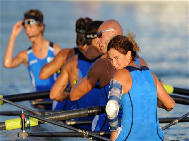 La canoa della nazionale azzurra con i suoi fantastici atleti in attesa.